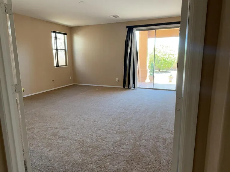 6037 S 30th Dr — Photo 2