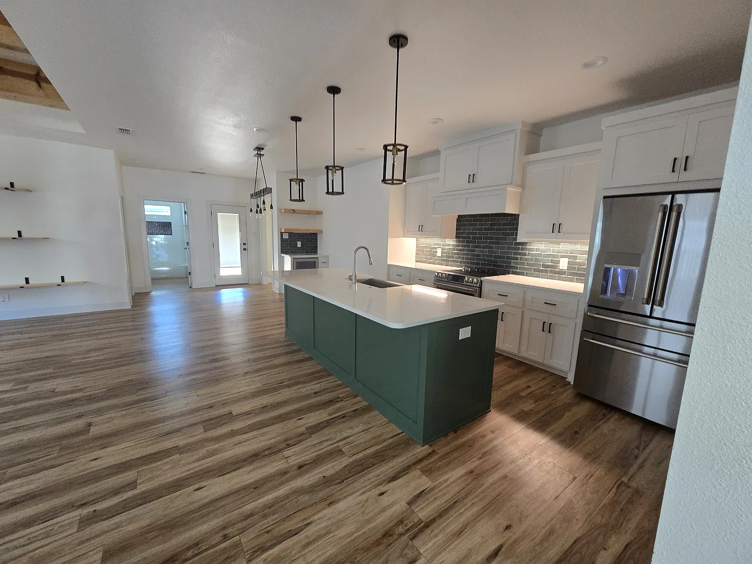 4 bed, 2070 sqft, $3,300 — Photo 3