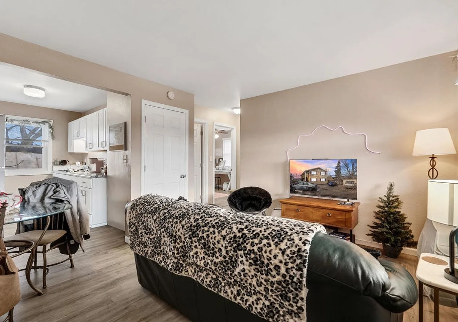 1422 Rose St — Photo 3