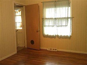 5th image of 2273 Parkwood Dr NW