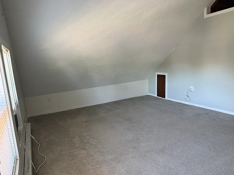 364 Alexander St — Photo 6