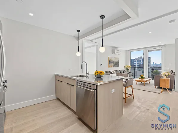 130 Willis Avenue image 1 of 24