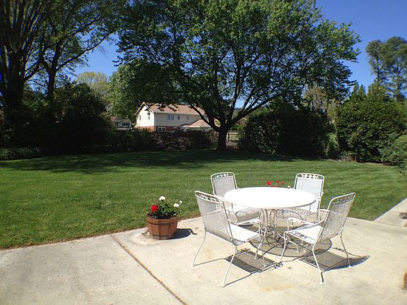 5th image of 795 Suffolk Ln