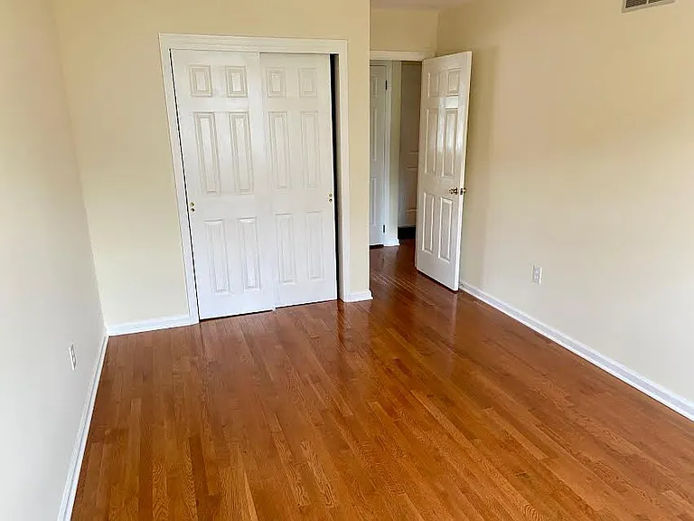 94 Jonathan Dr — Photo 9