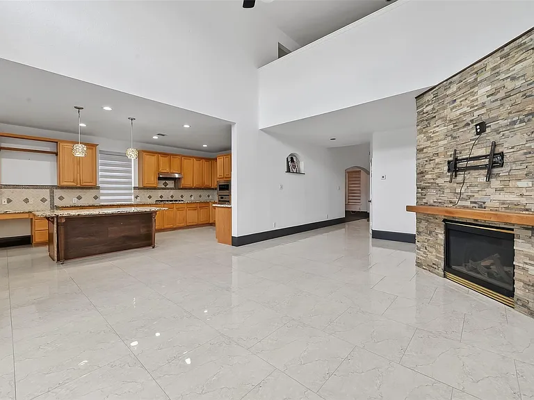 1311 Rene Ct — Photo 10