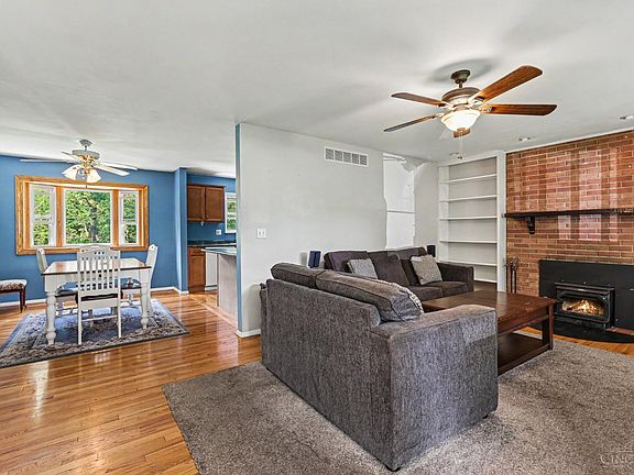 4th image of 894 Meadow Ridge Dr