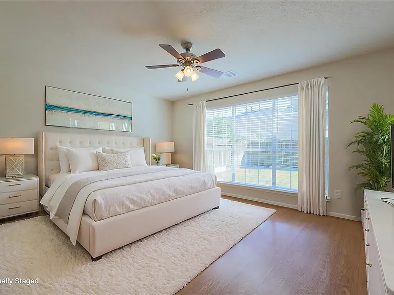 10015 Red Wolf Ln — Photo 8