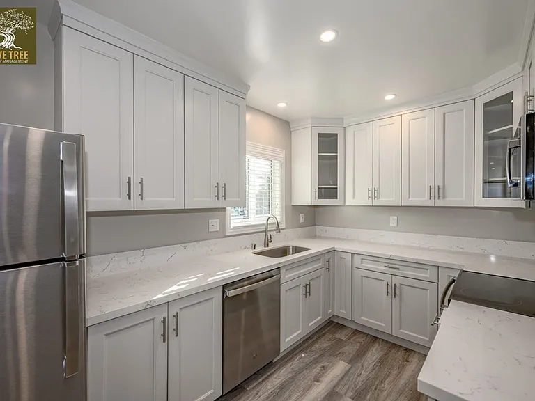 917 W Colorado Blvd — Photo 1