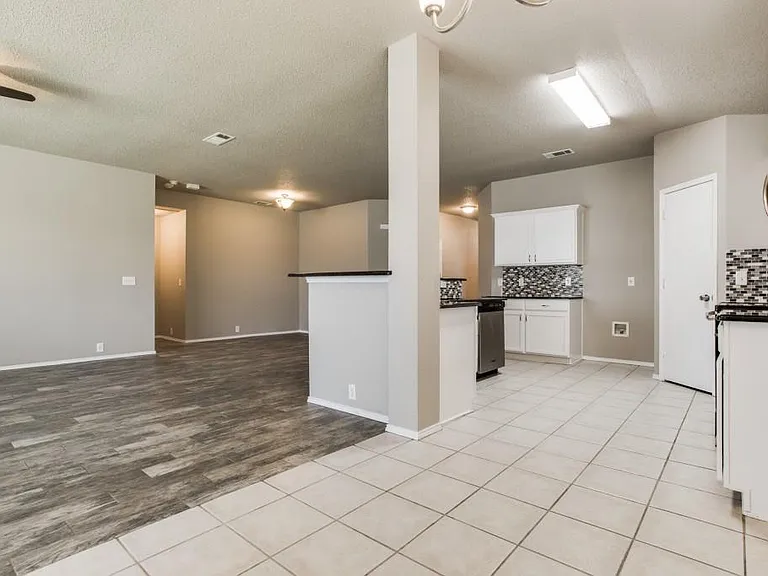 2405 Tailburton Ct — Photo 9