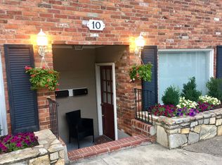 10 Royal St SE #A, Leesburg, VA 20175