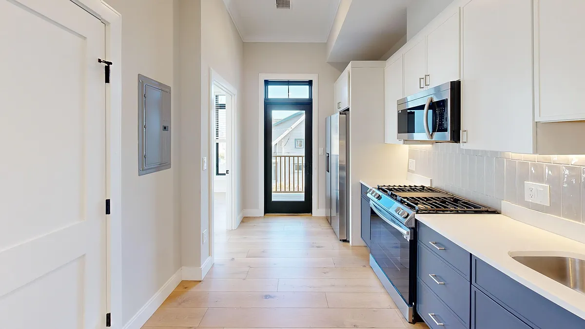 Building Photo - 157 Everett St #203