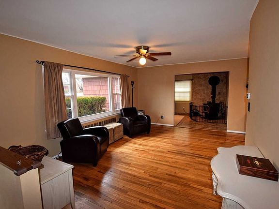 4th image of 15 Woodland Ave