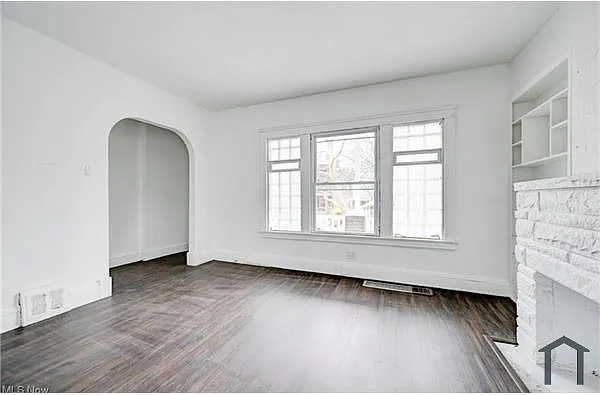 Building Photo - 734 E 92nd St #DN