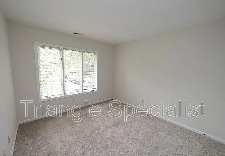 112 Mossbark Ln — Photo 9