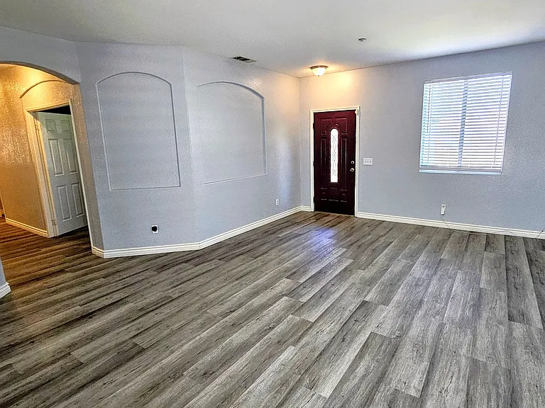 17371 Redmaple St — Photo 2
