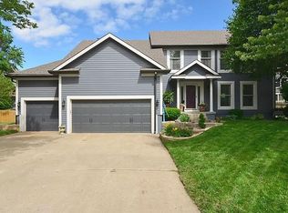 1013 White Oak Ln, Liberty, MO 64068