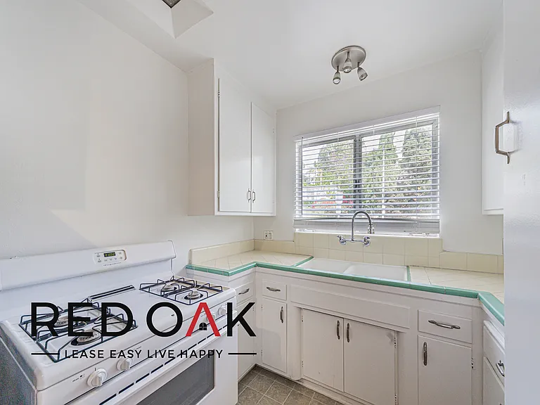 Laurel Garden Apartments — Photo 6