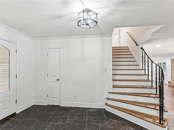 5th image of 4705 Chateau Dr