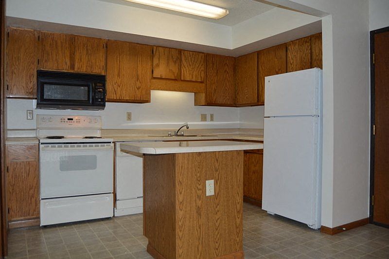Fargo, ND Clearview Apartments | Kitchen