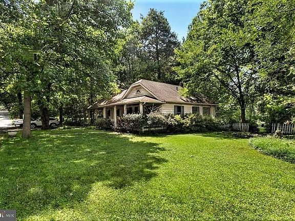 2nd image of 1540 6th Pl