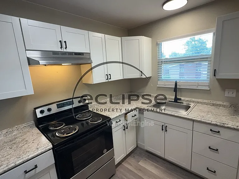 Summit View Apartments — Photo 160