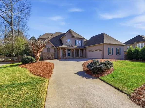 435 Burkes Crossing Dr, Winston Salem, NC 27104