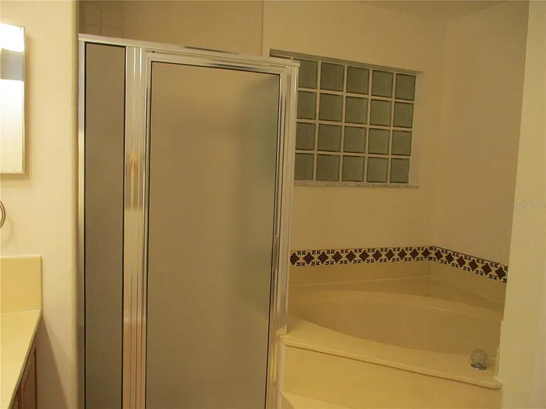 209 N Brockfield Dr — Photo 15