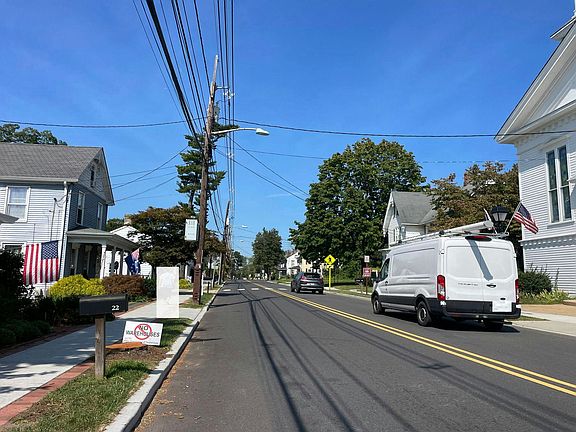 4th image of 20 Church St