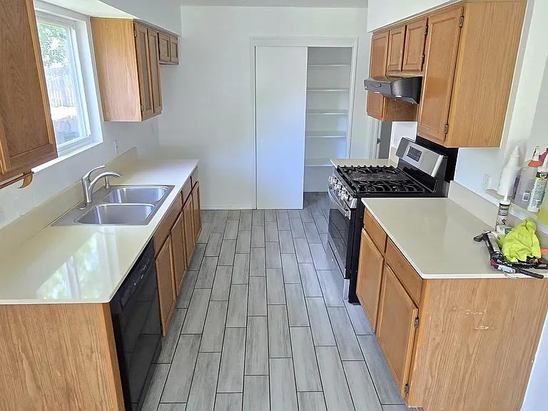 13916 Cambourne Dr — Photo 5
