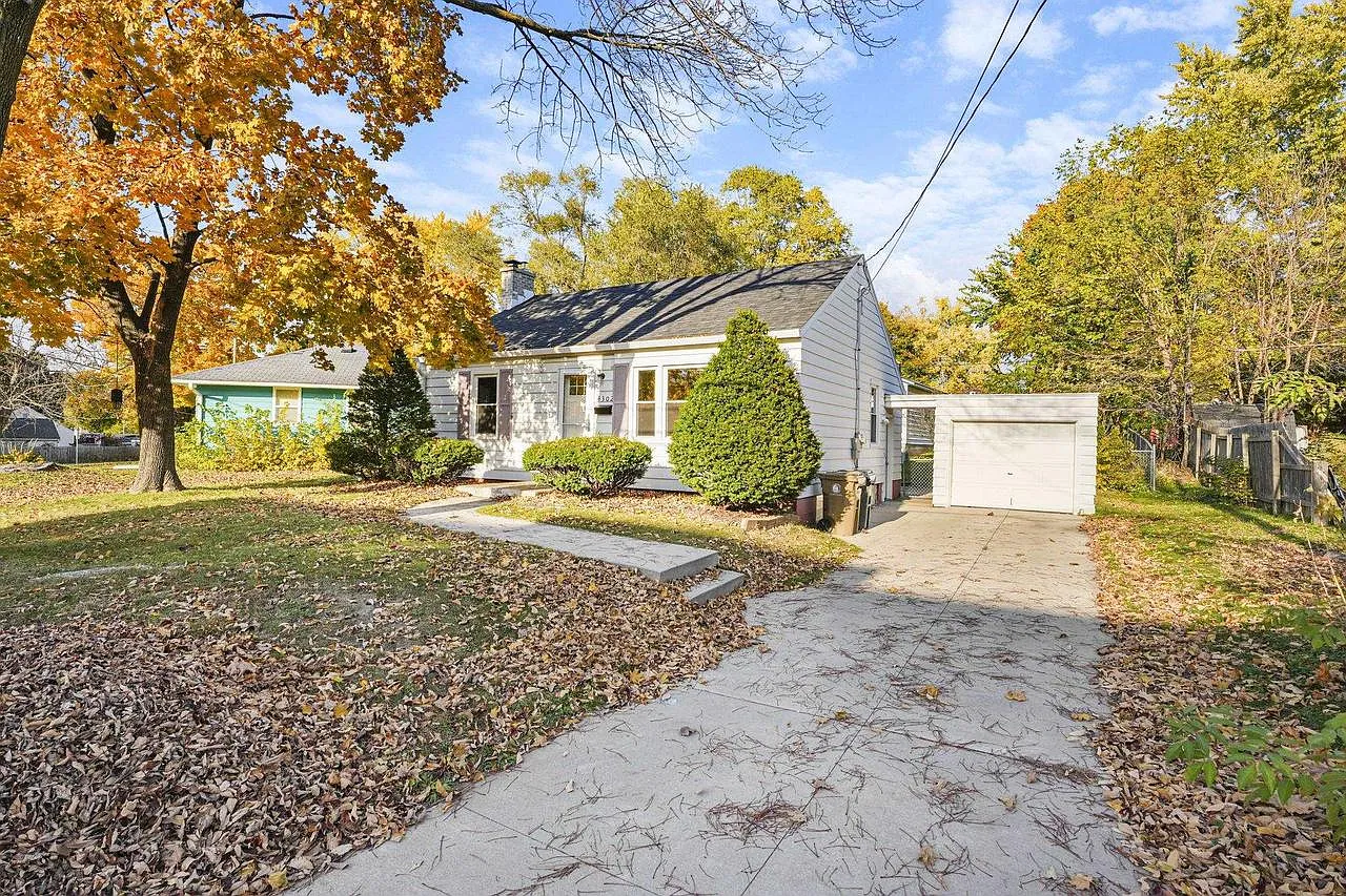 4302 Maher Avenue photo 1