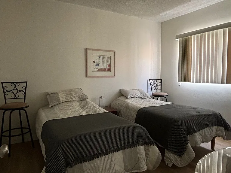 1317 N Mansfield Ave #8 — Photo 5