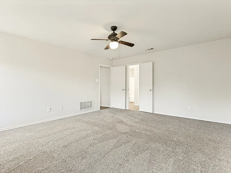 556 Winbridge Ln — Photo 13