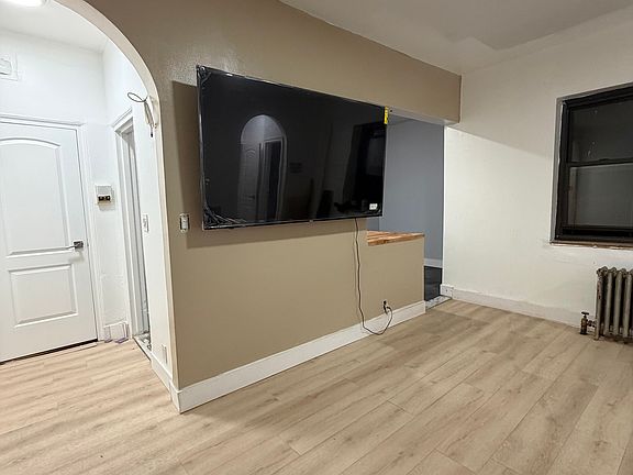 5th image of 110 Stonelea Pl APT 4A