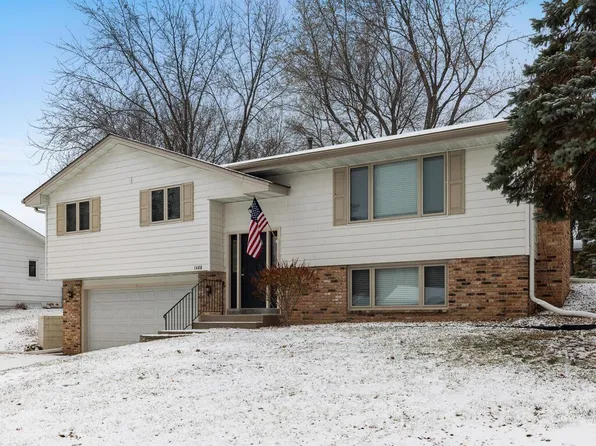 1466 17th Ave NW, New Brighton, MN 55112
