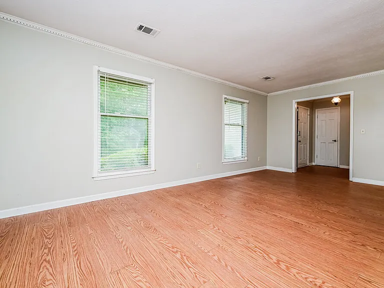 564 Clubhouse Dr SE — Photo 4