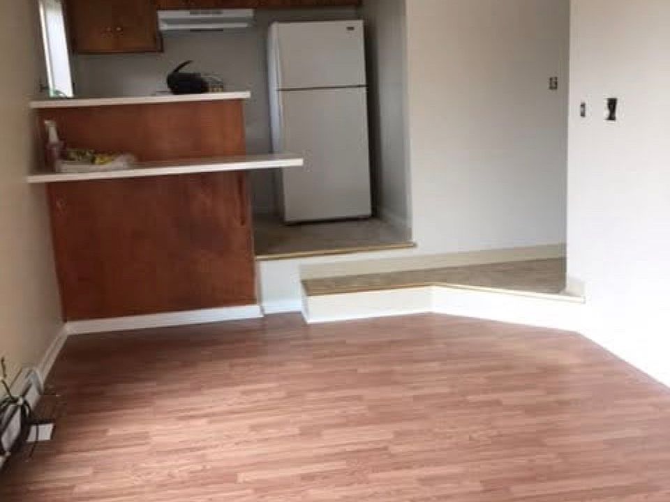 1st image of 936 Newtown St #2
