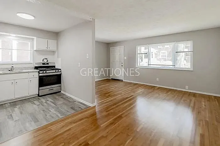 2 bed, 1.0 bath, 810 sqft, $1,147 — Photo 3