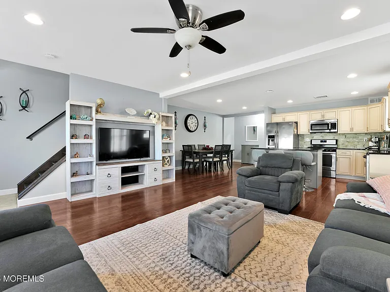 115 Harding Ave #B — Photo 4