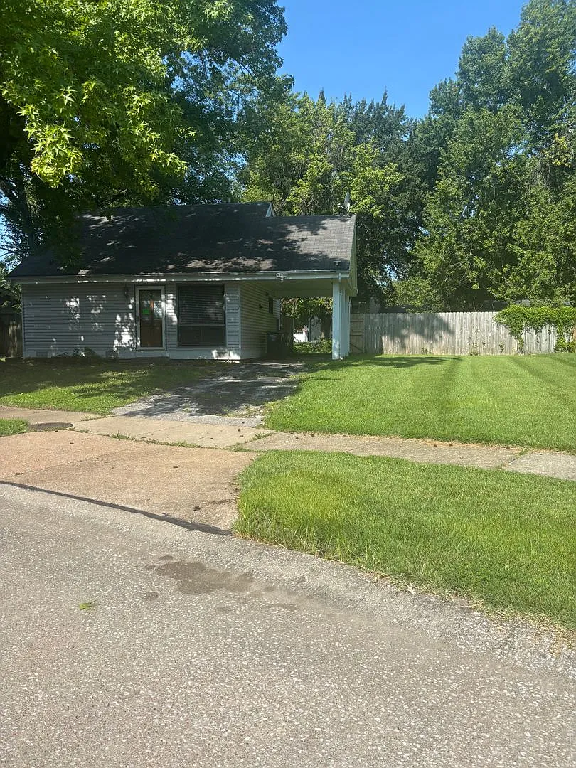 Move in ready! — Photo 1