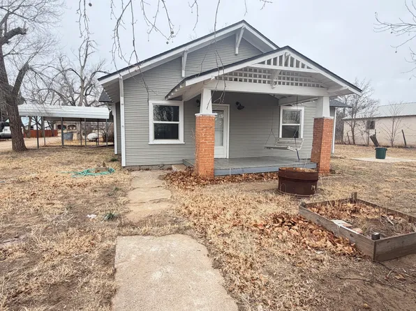 300 2nd St, Roaring Springs, TX 79256