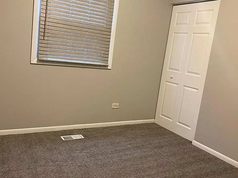 21906 Clyde Ave — Photo 12