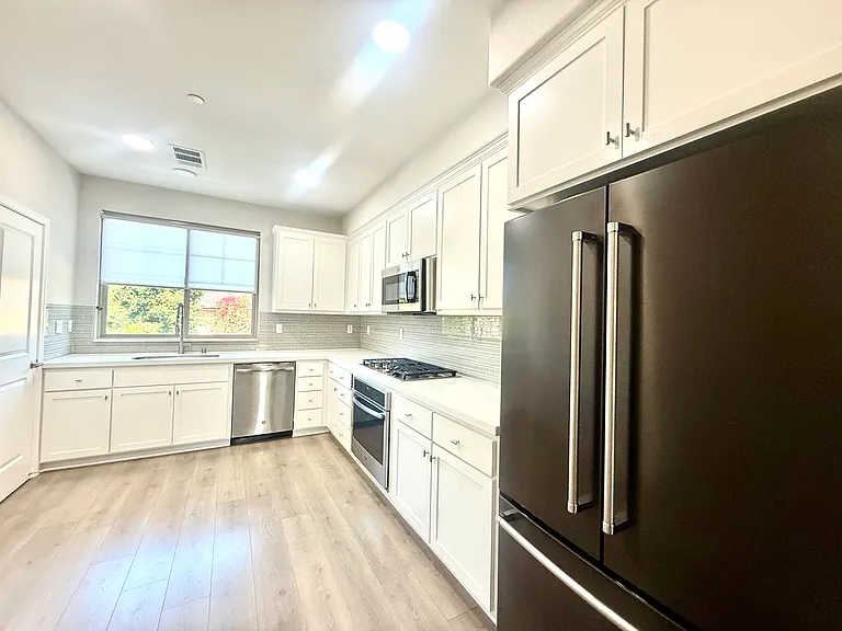 605 Cinnamon Cir — Photo 5