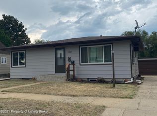 116 11th Ave W, Dickinson, ND 58601