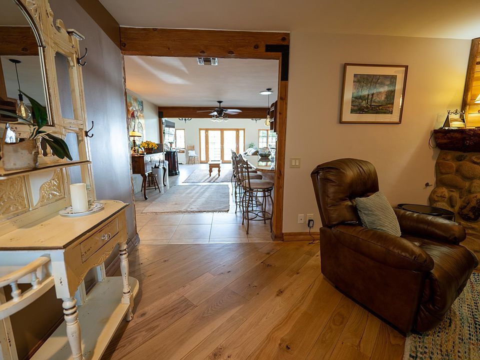 Flowing floor plan
