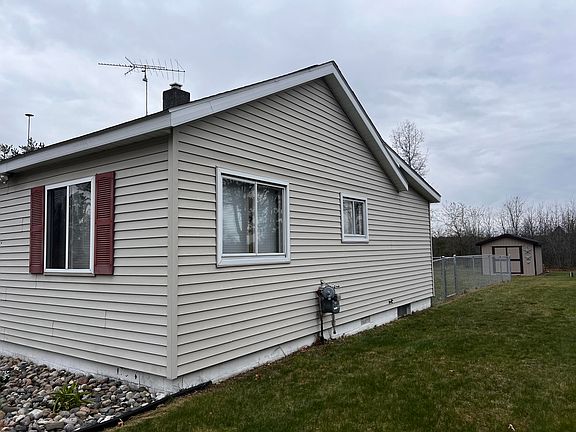 3rd image of 10170 Pinewood Rd