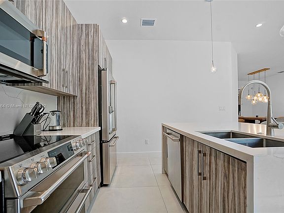4th image of 3590 Franklin Ave #3590