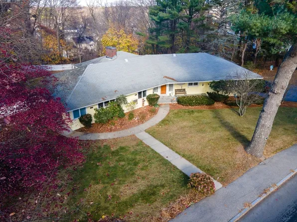 212 Chestnut St, Andover, MA 01810