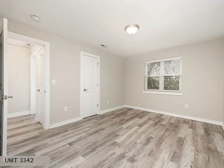 3340 Washburn Ave — Photo 8