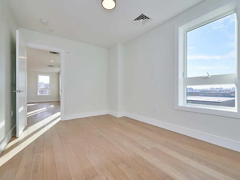 301 Border St #508 — Photo 11
