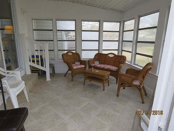 3rd image of 7 W Timber Dr